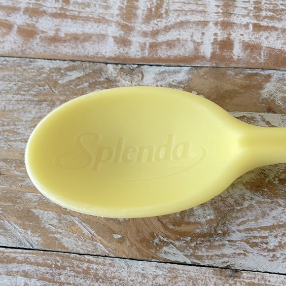 🤪Fun Color Changing Spoon🤪 - Picture 2 of 8